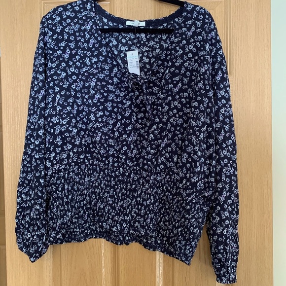 Navy blue with flowers blouse NWT - Picture 1 of 9
